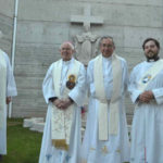 Bendición de la imagen Mater Misericordiae e inauguración del atrio parroquial de Carballo