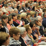 Las Jornadas de Teología de la Caridad de Santiago debaten sobre un modelo de economía solidaria alternativo al consumo y el crecimiento