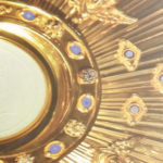 El arzobispo indica que el Corpus Christi nos invita a construir “un mundo más justo, solidario y fraterno”