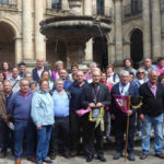 El obispo auxiliar de Santiago recibe a los cofrades de la Vera Cruz