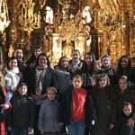 En la parroquia de Santa María de Oleiros, un coro formado hace 40 años