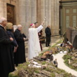 El arzobispo bendice el belén de la catedral