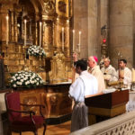 Mons Barrio bendice la imagen de s. Manuel González en la catedral