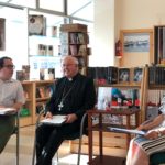 El arzobispo asiste a la presentación del libro «El Papa de la ternura», de Eva Fernández
