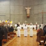Monseñor Barrio recuerda que la Adoración Eucarística no es evasión de la realidad, sino manifestación de la “solidaridad con los necesitados” al hacerlos presentes en la oración