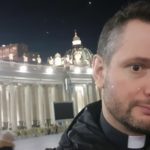 Ortoño amplifica el espíritu navideño a golpe de villancico