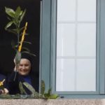 Monjas de Santiago celebran la Semana Santa desde las ventanas de sus residencias