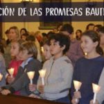 Celebración de la renovación de las promesas bautismales de los niños de Comunión