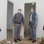 Los vecinos de Vimianzo amueblan una casa de acogida en tiempo récord
