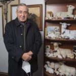 El párroco de Carballo ofrece un local a la Asociación contra el Cáncer