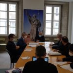 El obispo auxiliar presidió hoy una nueva reunión de la Comisión Diocesana del Año Santo Compostelano