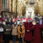El personal de la Oficina de Acogida al Peregrino realiza su Jubileo en la Catedral