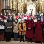 El personal de la Oficina de Acogida al Peregrino realiza su Jubileo en la Catedral