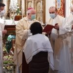 Mons. Barrio administró los Sacramentos de la Iniciación Cristiana a un joven de 16 años de Bertamiráns en la Parroquia de Ortoño