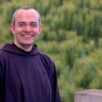 Fray Federico, un joven capuchino cuya misión es acoger y evangelizar en pleno Camino de Santiago