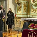 Mons. Barrio bendice el nuevo martillo de la Hermandad de Estudiantes de Santiago, con motivo del 25 aniversario de su fundación