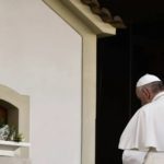 El arzobispo de Santiago invita a los diocesanos a unirse al Papa en la oración por la paz