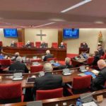 El arzobispo de Santiago de Compostela y su auxiliar en la Asamblea Plenaria de la Conferencia Episcopal