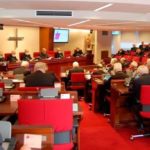 El arzobispo de Santiago de Compostela y su auxiliar en la Asamblea Plenaria de la Conferencia Episcopal