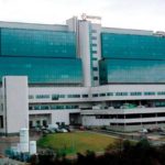 Mons. Julián Barrio visita a los niños ingresados en el Hospital