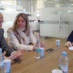 El alcalde de Santiago visita los servicios generales de Cáritas Diocesana