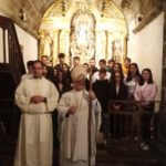 Mons. Prieto confirma a una veintena de jóvenes en Vilamaior
