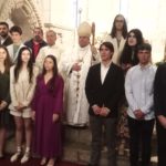 Mons. Prieto confirma un grupo de jóvenes en Bergondo