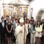 D. Francisco confirma a un grupo de jóvenes en Xanceda