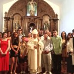 D. Francisco confirma a un grupo de jóvenes en la Parroquia de Noicela