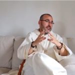 El padre Carlos, ermitaño en la casa rectoral de Alba (Pontevedra)
