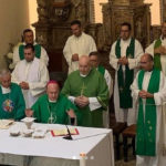 Encuentro del arzobispo de Santiago con jóvenes de la JMJ en Aveiro