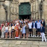 El arzobispo confirma a un grupo de jóvenes en la Parroquia de Noia