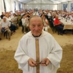 Manuel Botana, en el homenaje de sus feligreses: «Lévovos a todos no corazón»