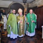 Mons. Prieto presenta a Ricardo Sanjurjo como nuevo párroco de Santa María de Sar