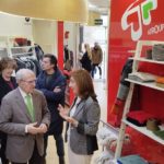 La conselleira de Medio Ambiente visita una tienda de Arroupa