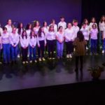 Aluvión de «quilos» de solidaridad en la gala promovida por Cáritas en Cee
