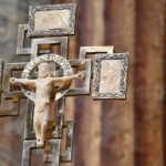 “La cruz no nos puede dejar indiferentes”: el arzobispo invita a vivir el Viernes Santo como una llamada personal a la conversión