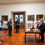 Los futuros sacerdotes y diácono profesan su fe y y compromiso de fidelidad antes de su ordenación este domingo en la Catedral