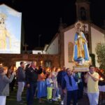 Carballo camina a la luz de las antorchas en honor a La Milagrosa