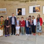 Cáritas Diocesana de Santiago inaugura la exposición “Punto y seguimos. La vida puede más” que visibiliza la trata de personas y acompaña a las supervivientes