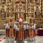 Relevo pastoral en la parroquia de Cangas: el arzobispo presentó a Santiago Pérez como nuevo párroco