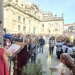 El arzobispo de Santiago pide en el Domingo de Ramos no quedarse en la indiferencia ante la cruz